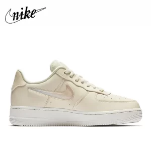 Nike Air Force 米色